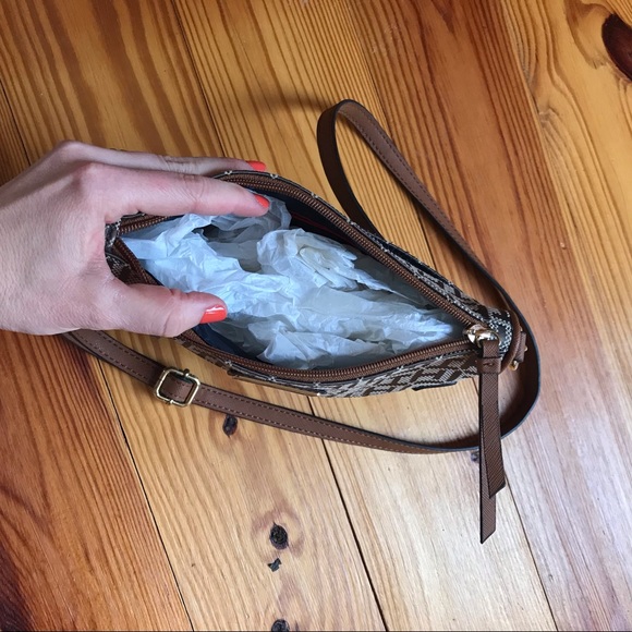 Tommy Hilfiger Tan Brown Crossbody Bag, EUC, 10.5” x 7” - Picture 11 of 13